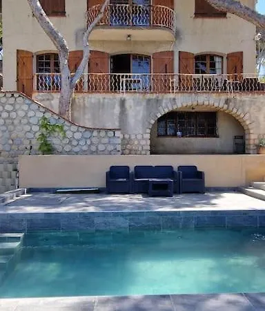 En Bord De , Climatisee, Piscine *